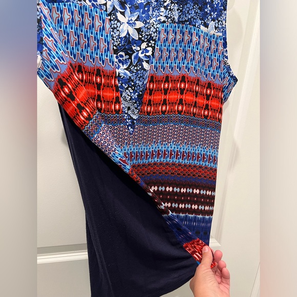 B.L.E.U. PXL Sleeveless Rayon Blouse with Navy Polyester Back - Picture 4 of 8